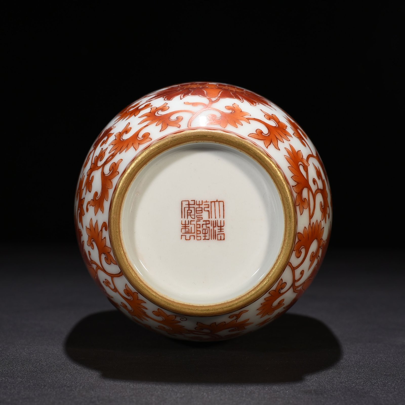 Qing Dynasty Yongzheng alum red lantern vase with entwined branches and lotus pattern