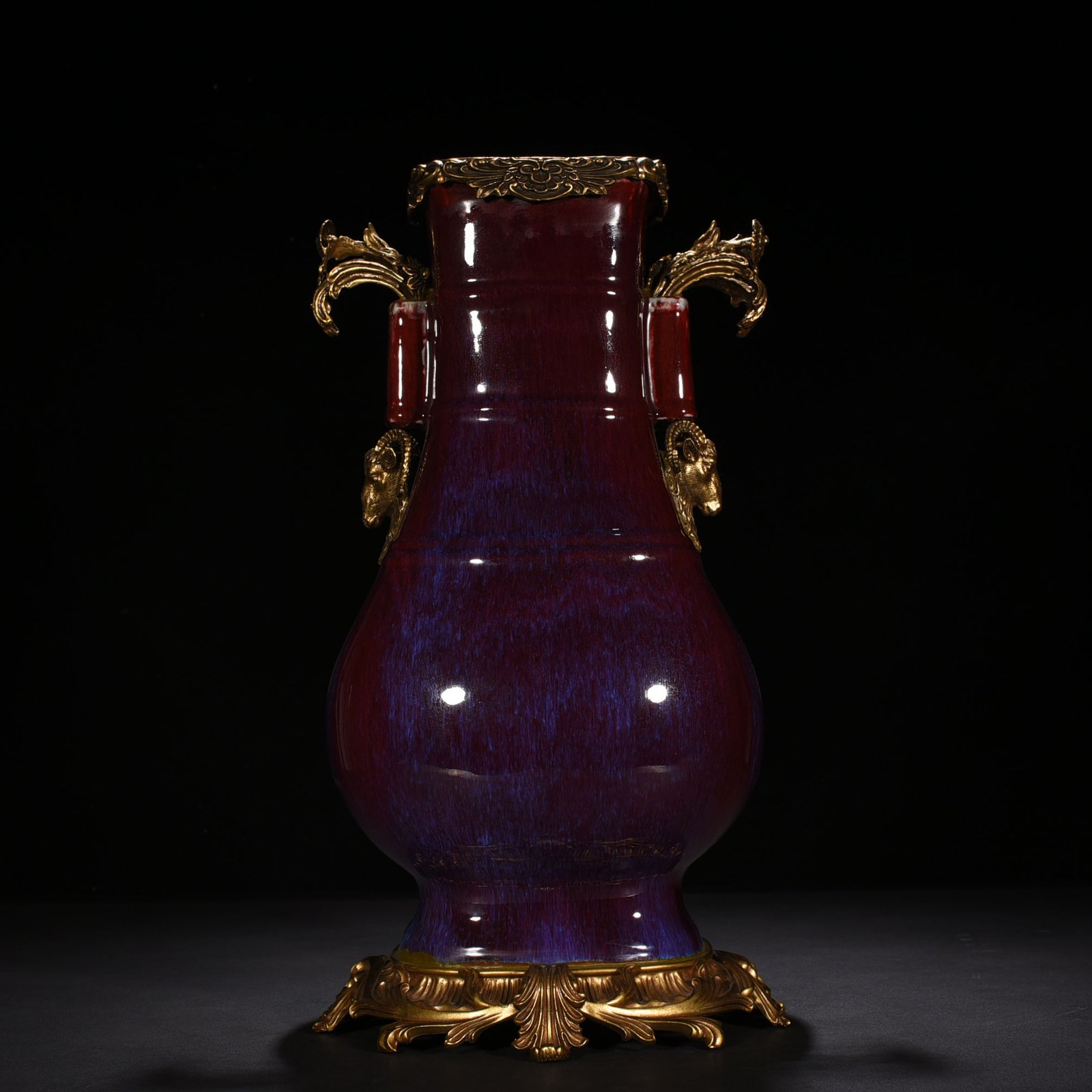 Qing Dynasty Yongzheng Festival Red Kiln Transformed Ear Vase