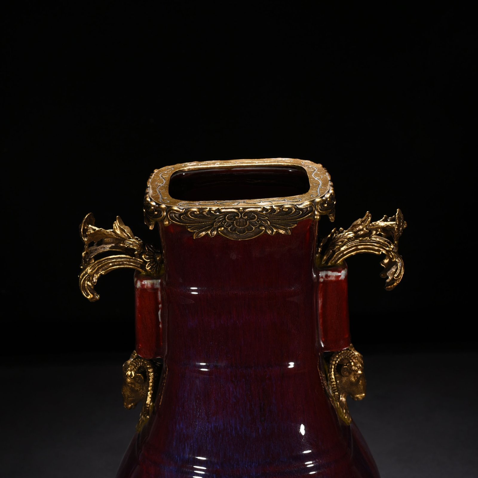 Qing Dynasty Yongzheng Festival Red Kiln Transformed Ear Vase