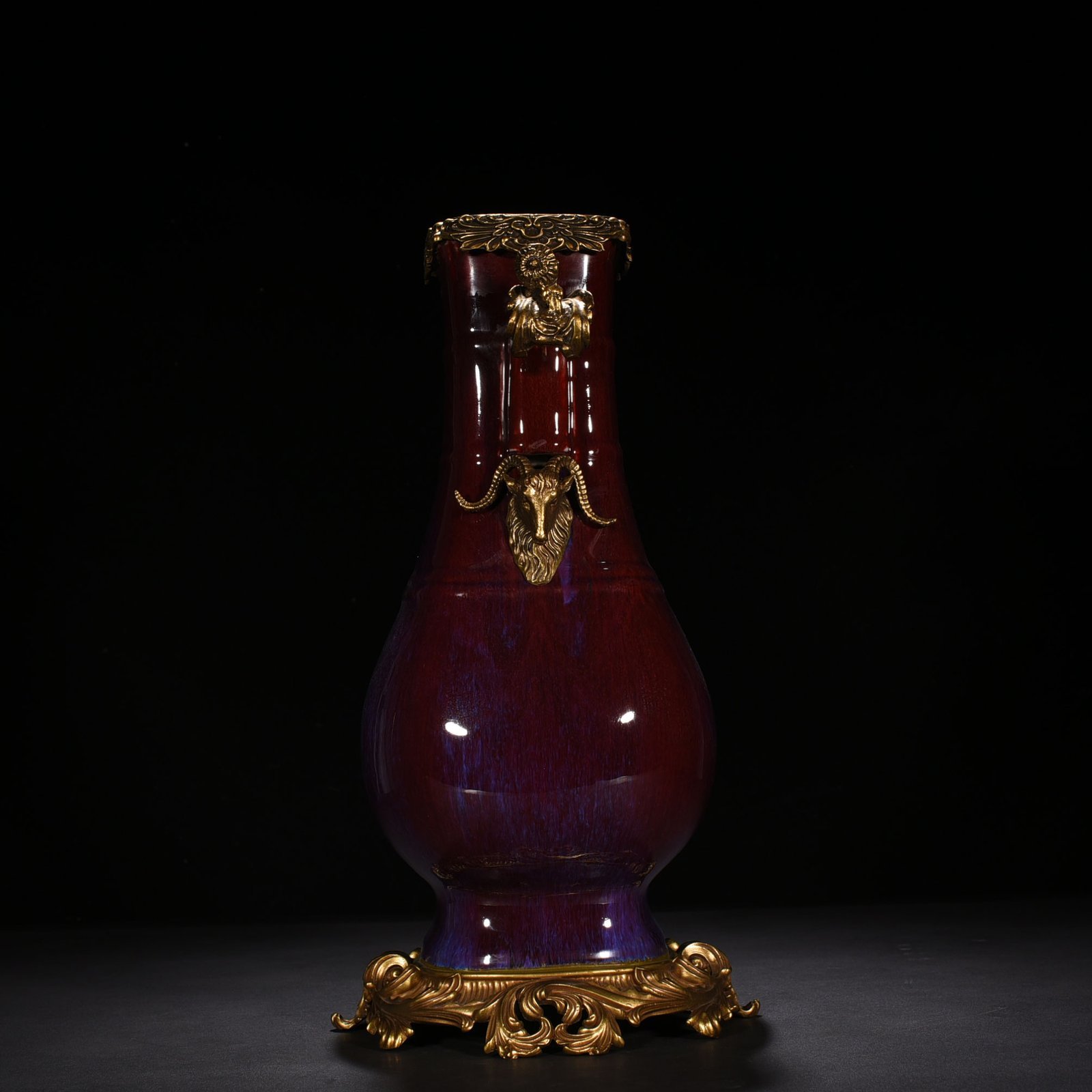Qing Dynasty Yongzheng Festival Red Kiln Transformed Ear Vase