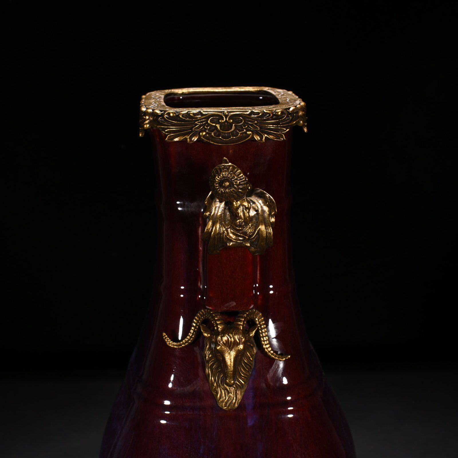 Qing Dynasty Yongzheng Festival Red Kiln Transformed Ear Vase