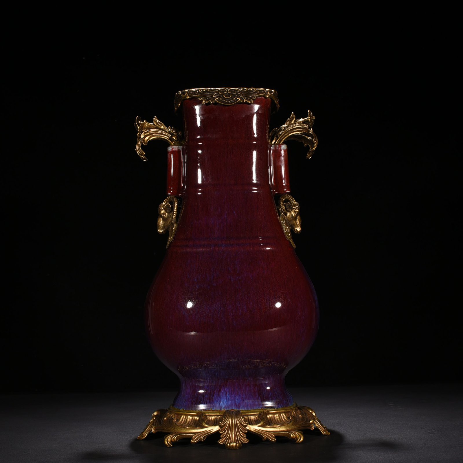 Qing Dynasty Yongzheng Festival Red Kiln Transformed Ear Vase