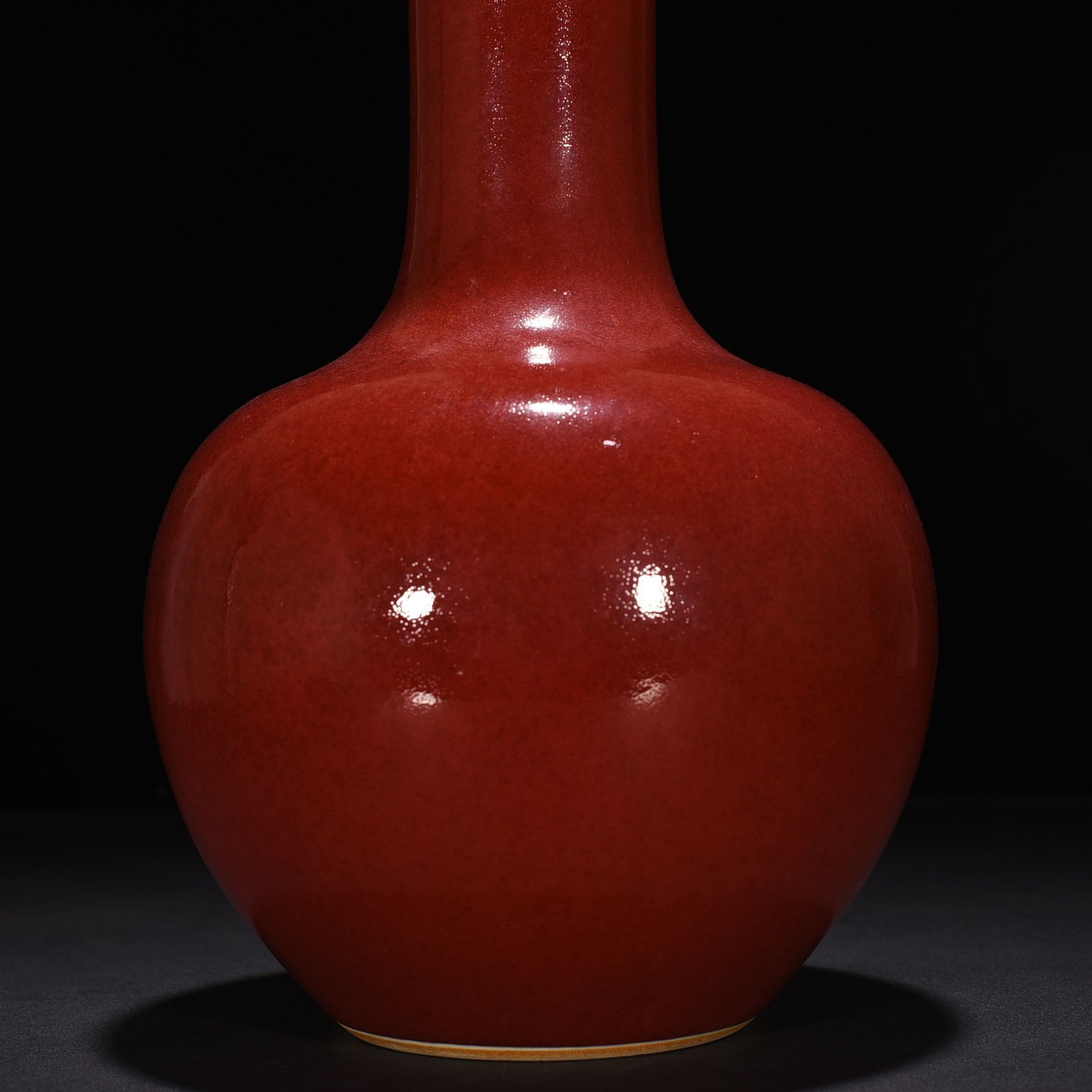 Qing Dynasty Yongzheng Festival red-glazed celestial sphere vase