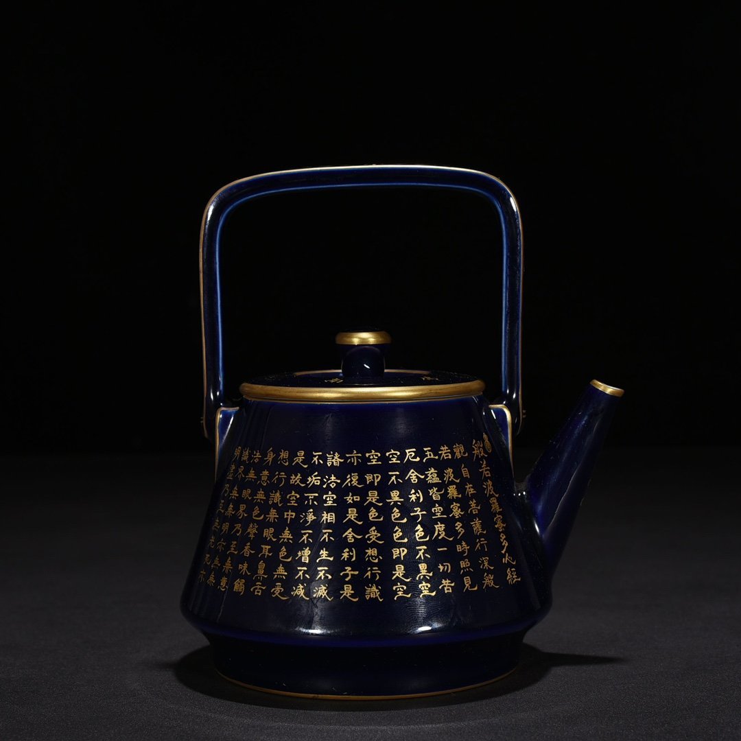 Qing Dynasty Yongzheng Festival blue glaze gilded multi-heart sutra teapot
