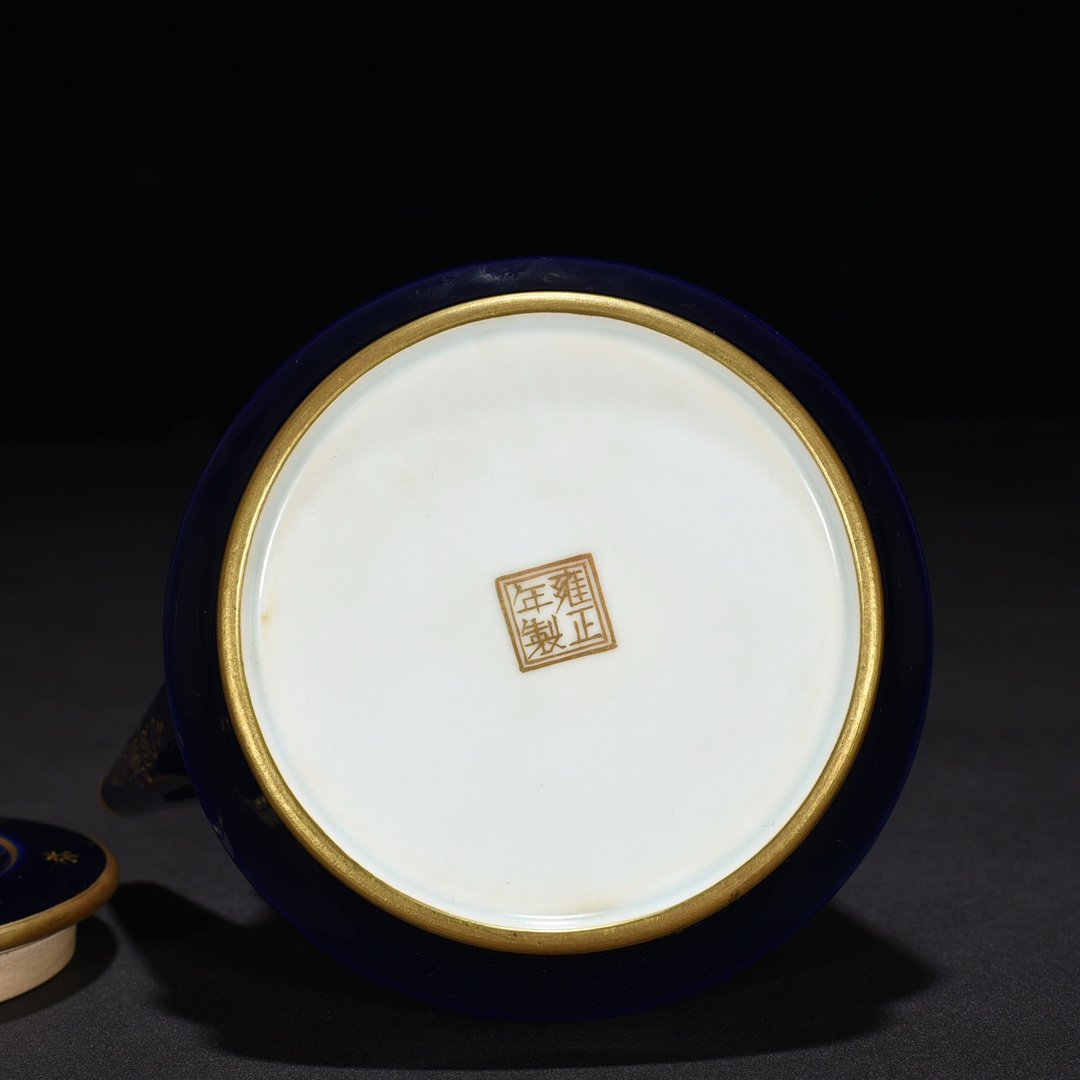 Qing Dynasty Yongzheng Festival blue glaze gilded multi-heart sutra teapot