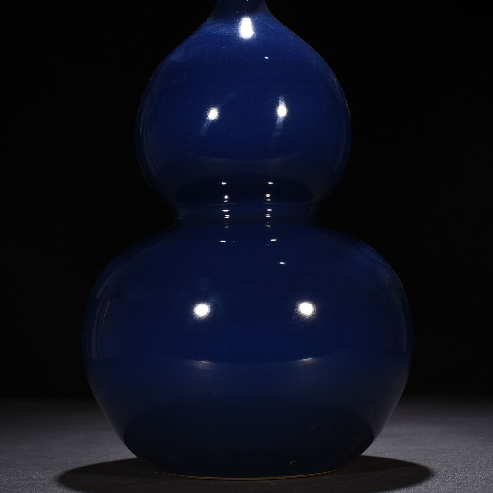 Qing Dynsaty Yongzheng Festival blue-glazed gourd vase