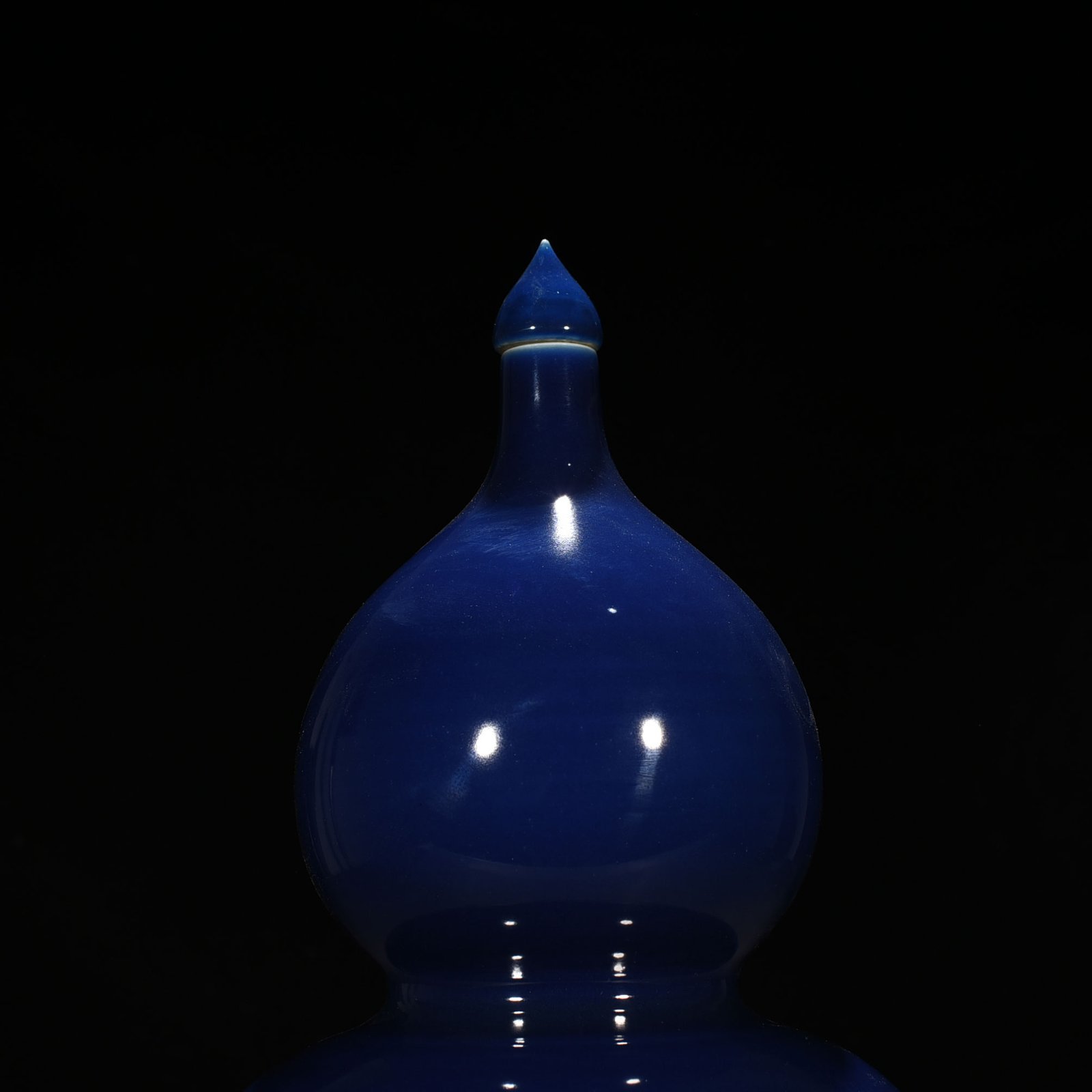 Qing Dynsaty Yongzheng Festival blue-glazed gourd vase