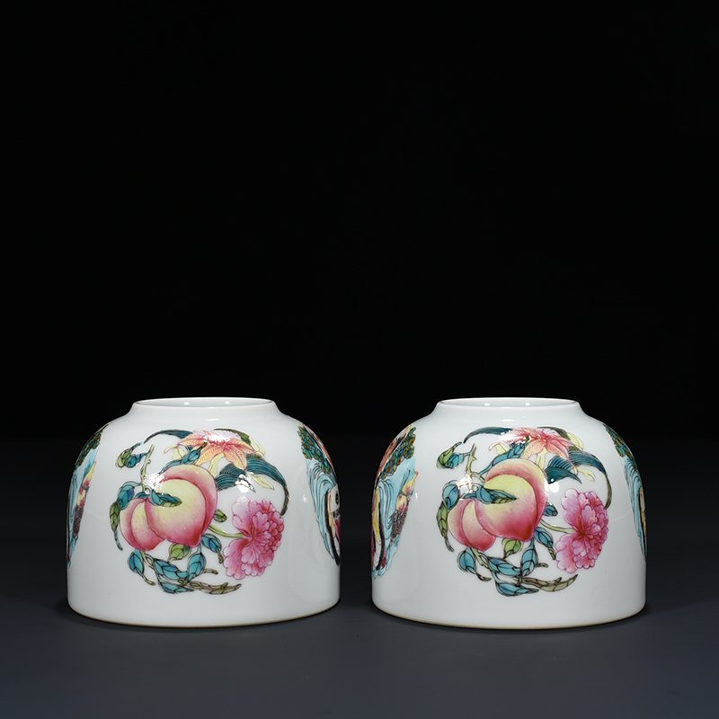 Qing Dynasty Yongzheng pastel bowl with gentle figures and flowers