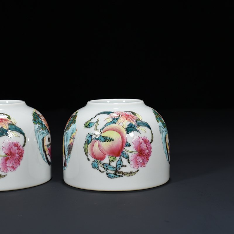 Qing Dynasty Yongzheng pastel bowl with gentle figures and flowers