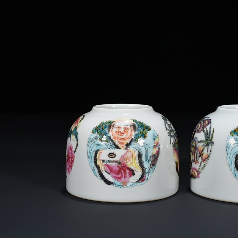 Qing Dynasty Yongzheng pastel bowl with gentle figures and flowers