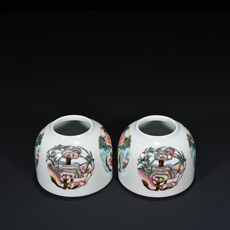 Qing Dynasty Yongzheng pastel bowl with gentle figures and flowers