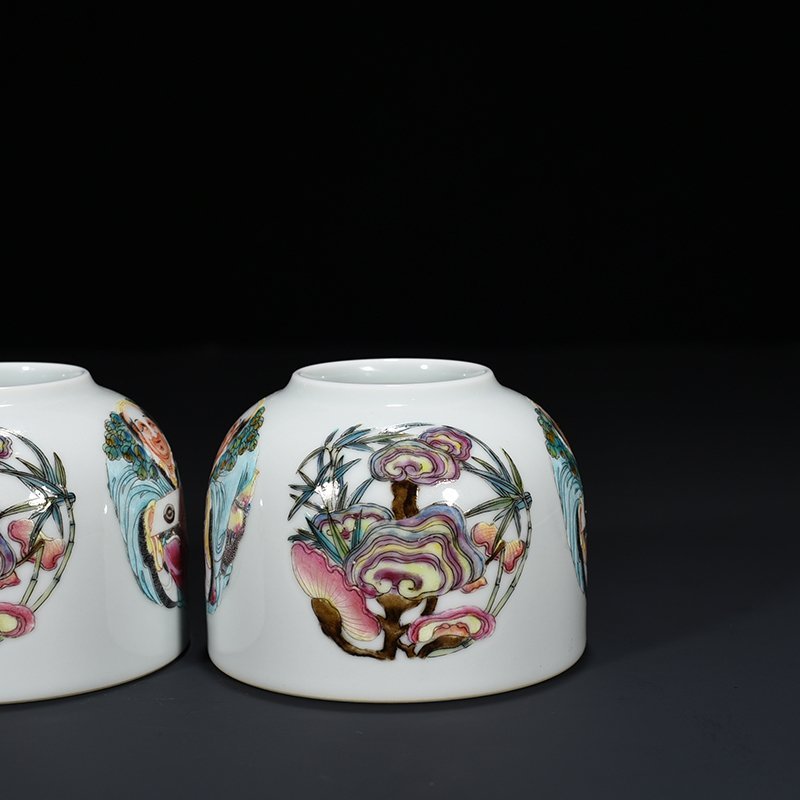 Qing Dynasty Yongzheng pastel bowl with gentle figures and flowers