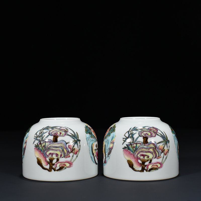 Qing Dynasty Yongzheng pastel bowl with gentle figures and flowers