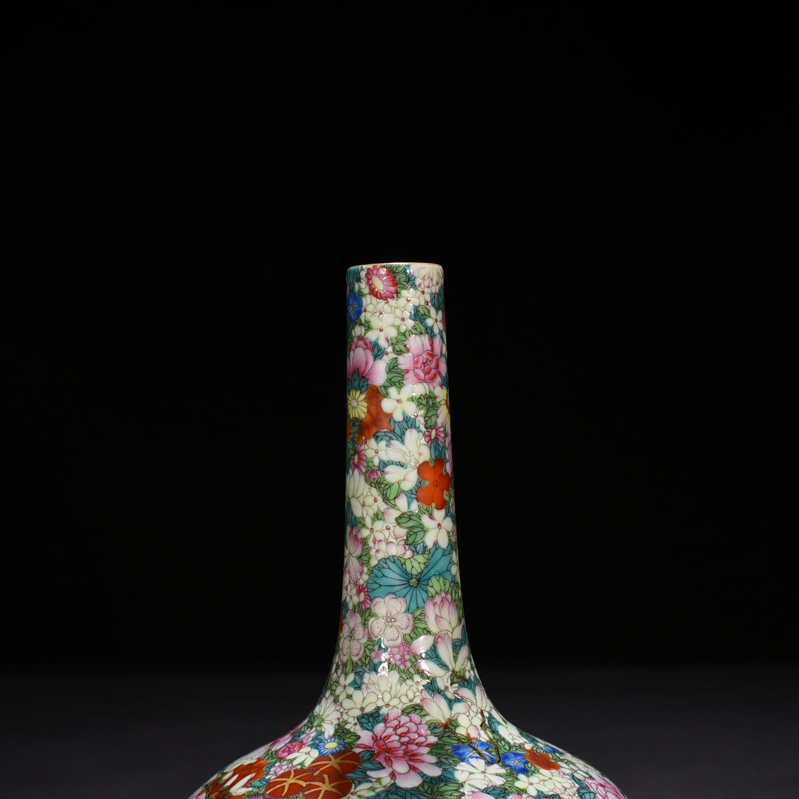 Qing Dynasty Yongzheng famille rose flask
