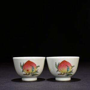 Qing Dynasty Yongzheng pastel Sanduo pattern cup