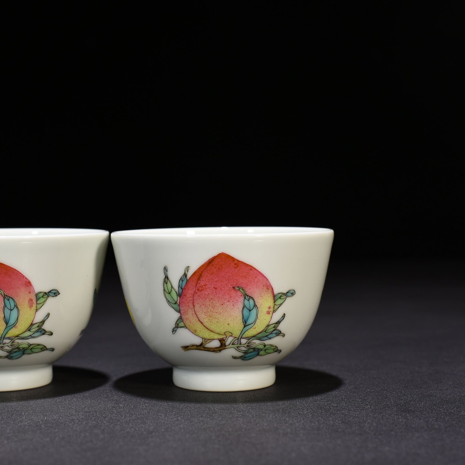Qing Dynasty Yongzheng pastel Sanduo pattern cup