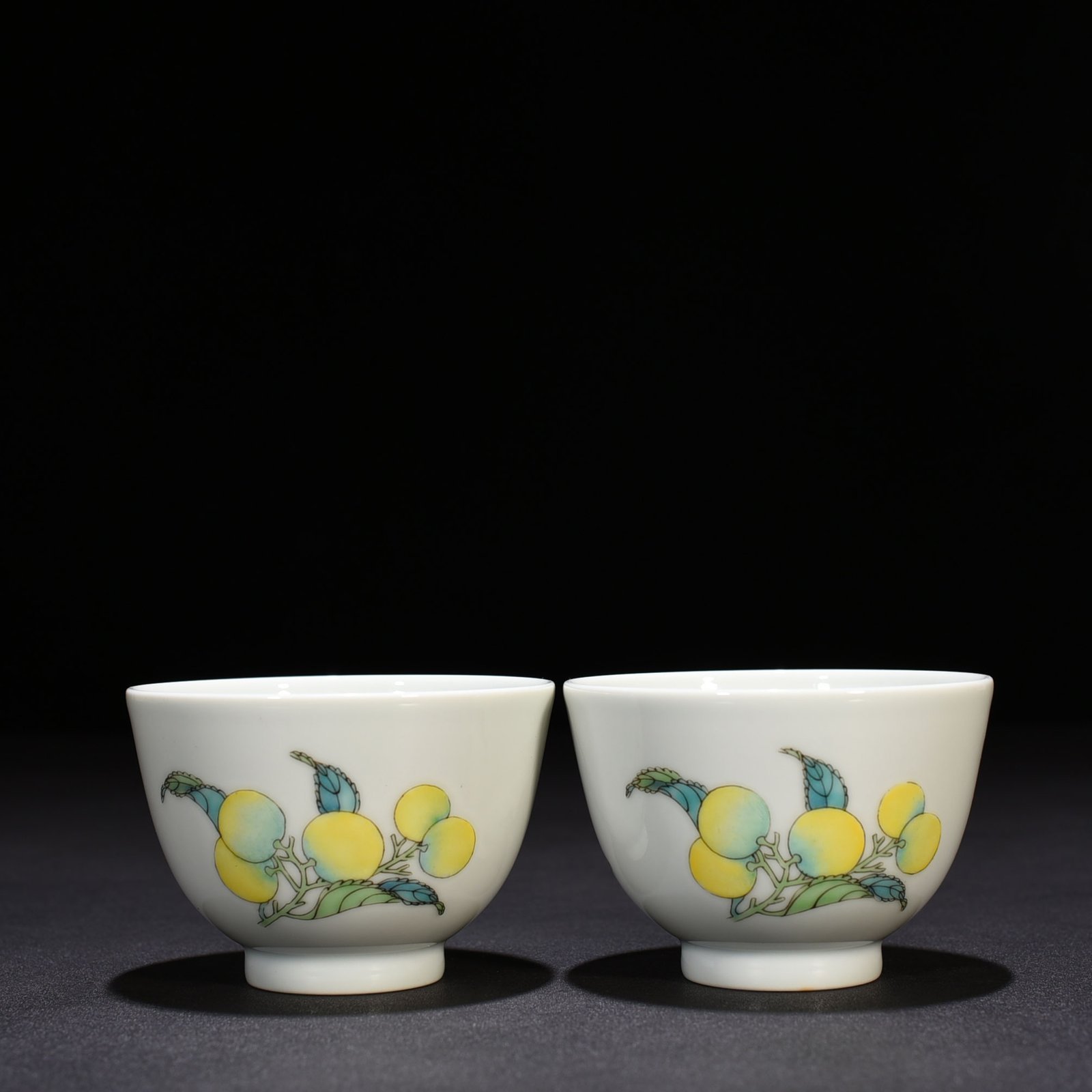 Qing Dynasty Yongzheng pastel Sanduo pattern cup