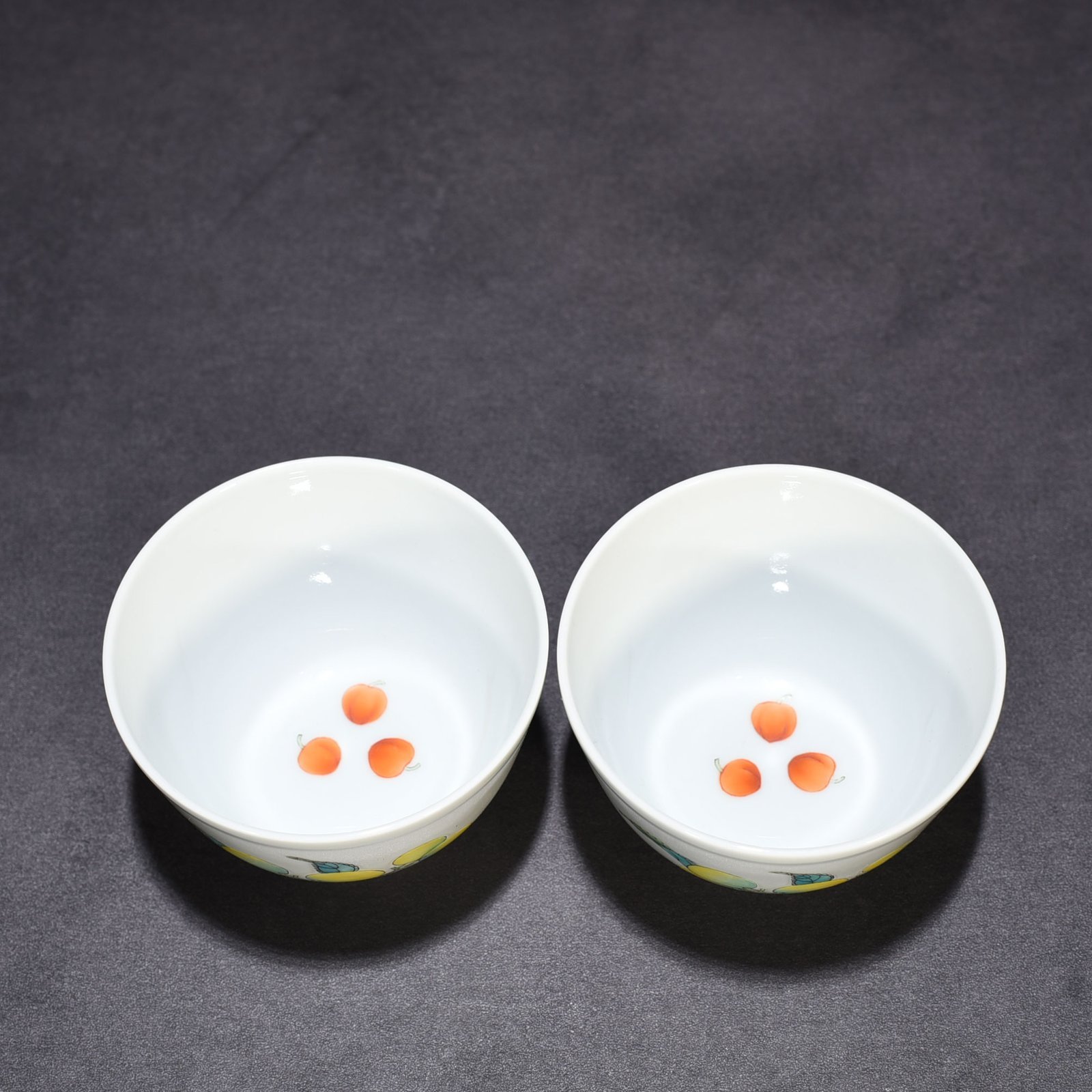 Qing Dynasty Yongzheng pastel Sanduo pattern cup