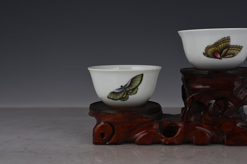 Qing Dyansty Yongzheng Pastel Three Autumn Butterfly Cup