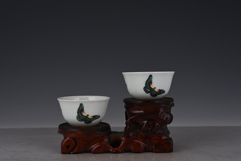 Qing Dyansty Yongzheng Pastel Three Autumn Butterfly Cup