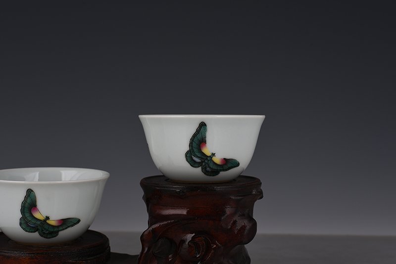 Qing Dyansty Yongzheng Pastel Three Autumn Butterfly Cup