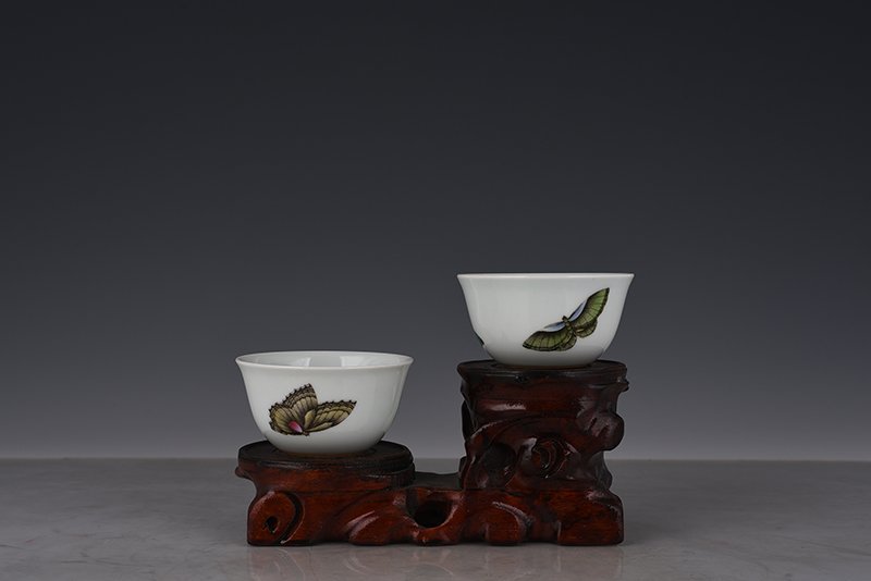 Qing Dyansty Yongzheng Pastel Three Autumn Butterfly Cup