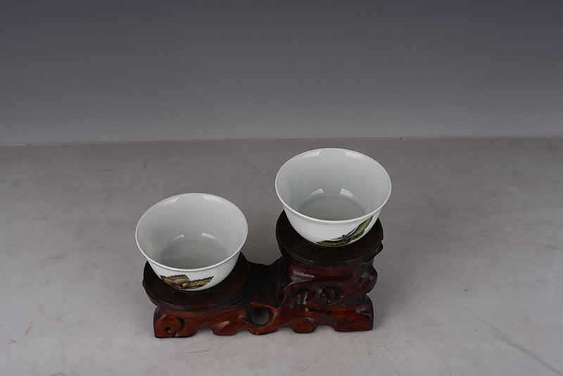 Qing Dyansty Yongzheng Pastel Three Autumn Butterfly Cup