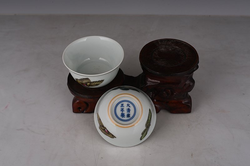 Qing Dyansty Yongzheng Pastel Three Autumn Butterfly Cup