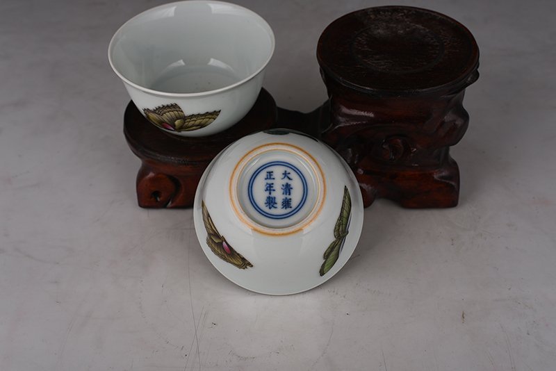 Qing Dyansty Yongzheng Pastel Three Autumn Butterfly Cup