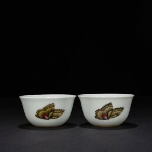 Qing Dynasty Yongzheng pastel three-autumn butterfly pattern cylinder cup