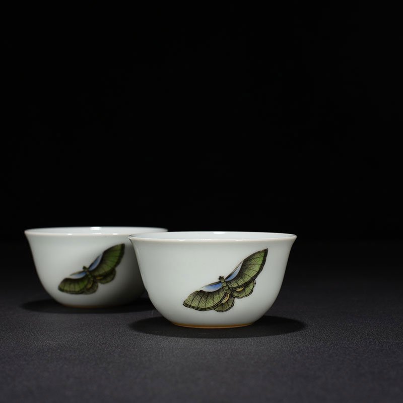 Qing Dynasty Yongzheng pastel three-autumn butterfly pattern cylinder cup