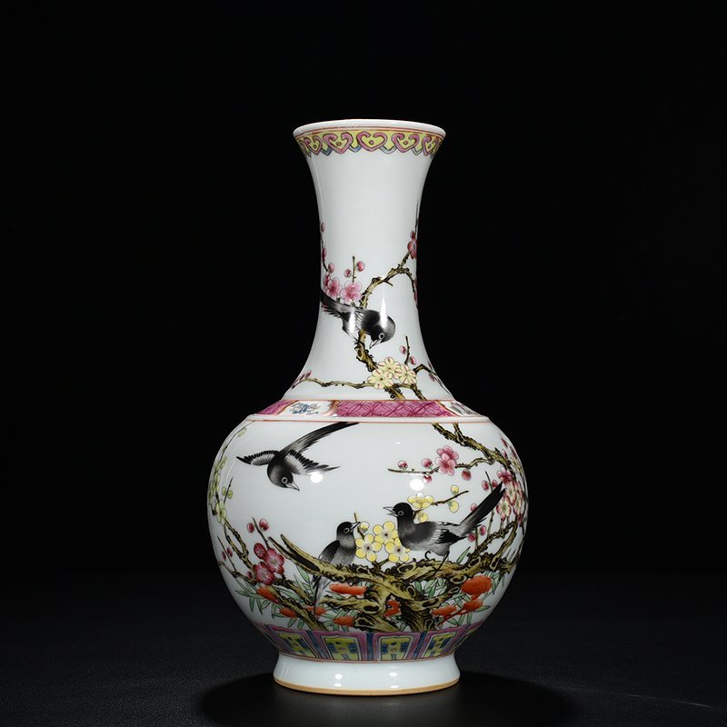 Qing Dynasty Yongzheng pastel magpie and plum blossom vase