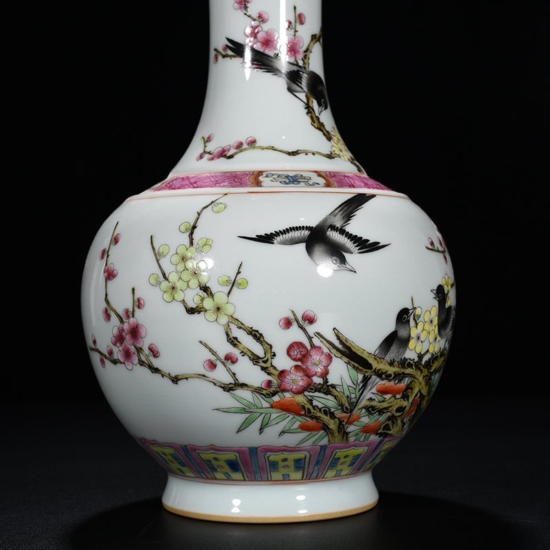 Qing Dynasty Yongzheng pastel magpie and plum blossom vase