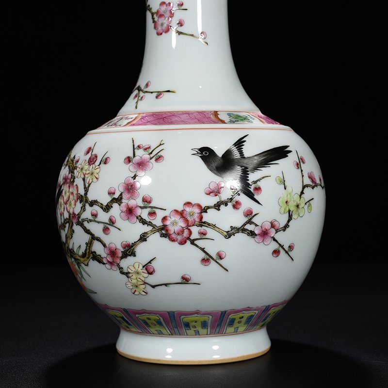 Qing Dynasty Yongzheng pastel magpie and plum blossom vase