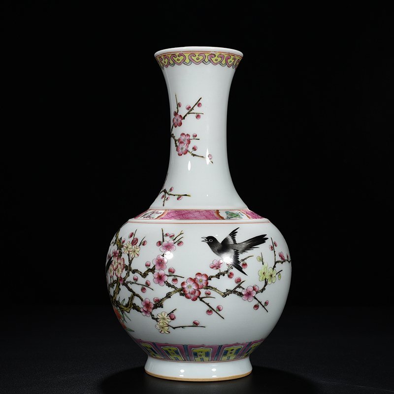 Qing Dynasty Yongzheng pastel magpie and plum blossom vase