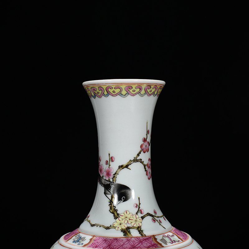 Qing Dynasty Yongzheng pastel magpie and plum blossom vase