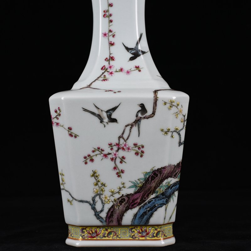 Qing Dynasty Yongzheng pastel magpie plum pattern square vase