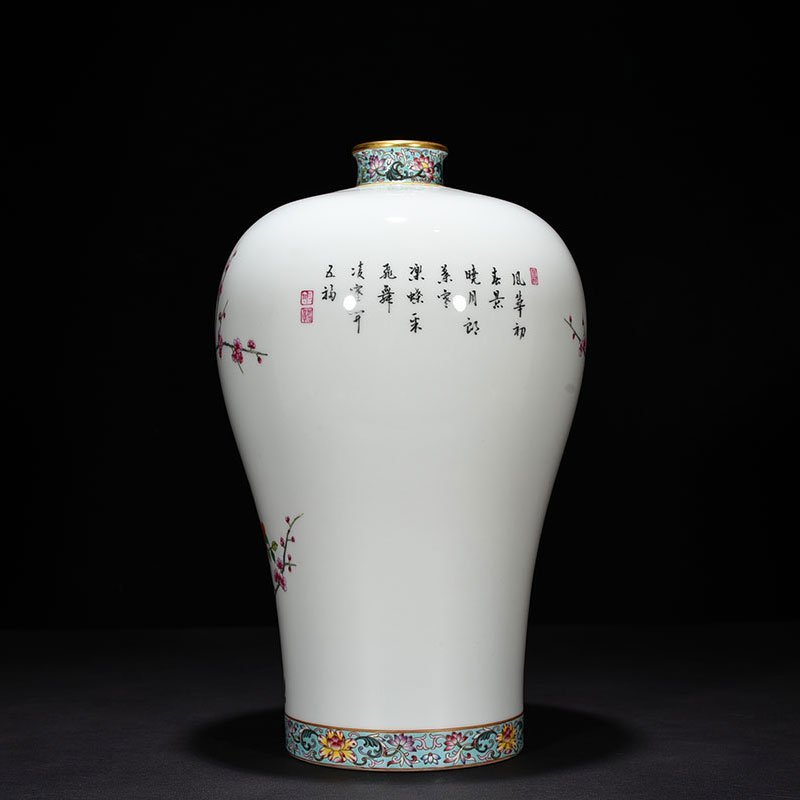 Qing Dynasty Yongzheng pastel magpie making plum blossom bird plum vase