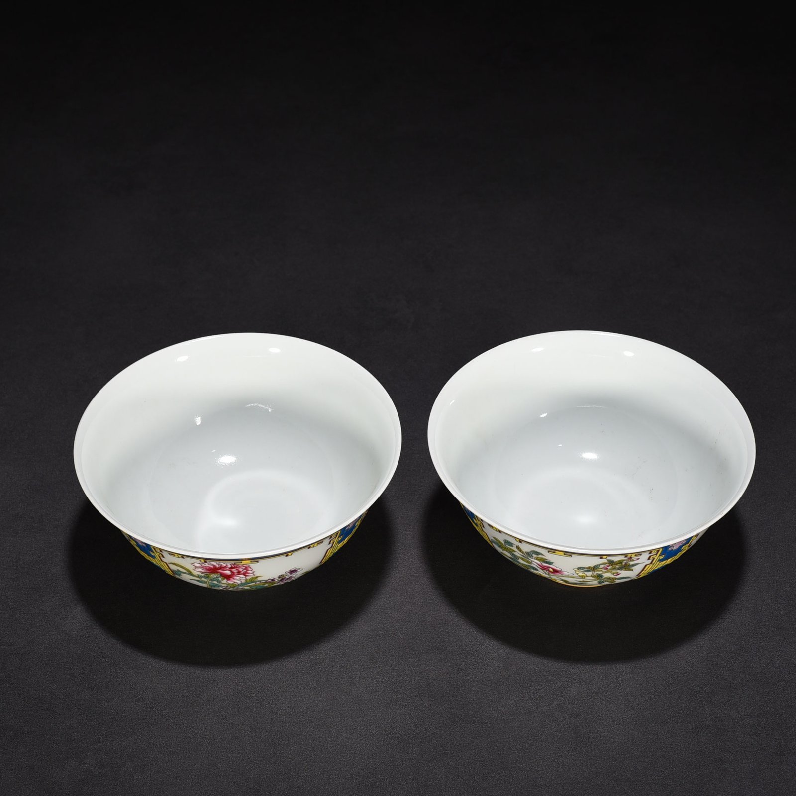 Qing Dynasty Yongzheng pastel four seasons flower pattern bowl