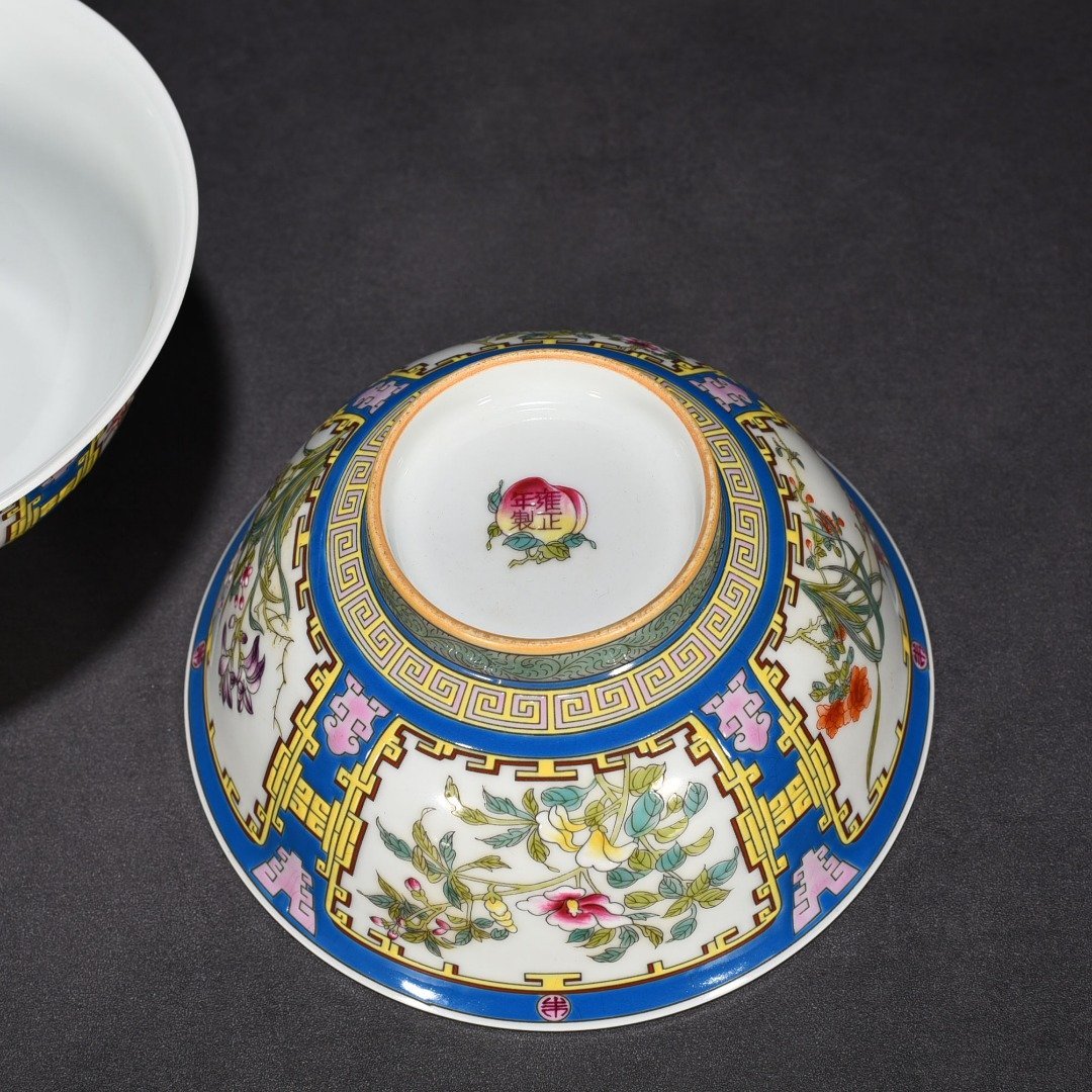 Qing Dynasty Yongzheng pastel four seasons flower pattern bowl