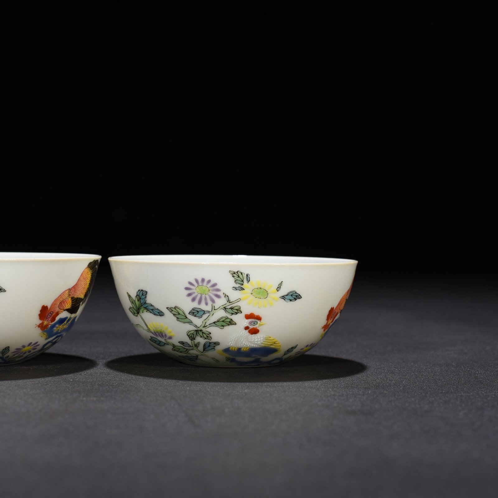 Qing Dynasty Yongzheng pastel Daji picture big chicken flower pattern lying foot cup