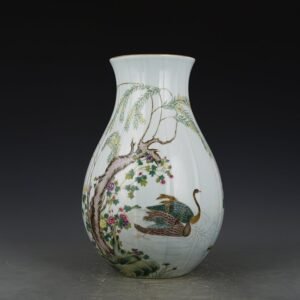 Qing Dynasty Yongzheng Pastel Swan Flower Pattern Melon Lingzun