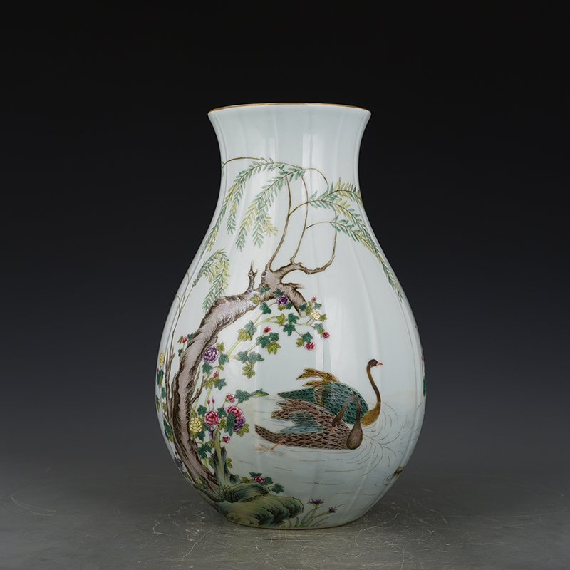 Qing Dynasty Yongzheng Pastel Swan Flower Pattern Melon Lingzun