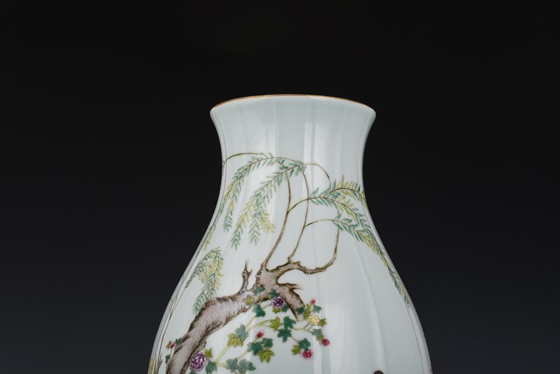 Qing Dynasty Yongzheng Pastel Swan Flower Pattern Melon Lingzun