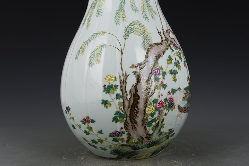 Qing Dynasty Yongzheng Pastel Swan Flower Pattern Melon Lingzun