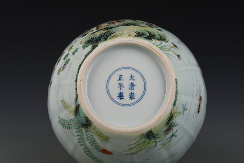 Qing Dynasty Yongzheng Pastel Swan Flower Pattern Melon Lingzun