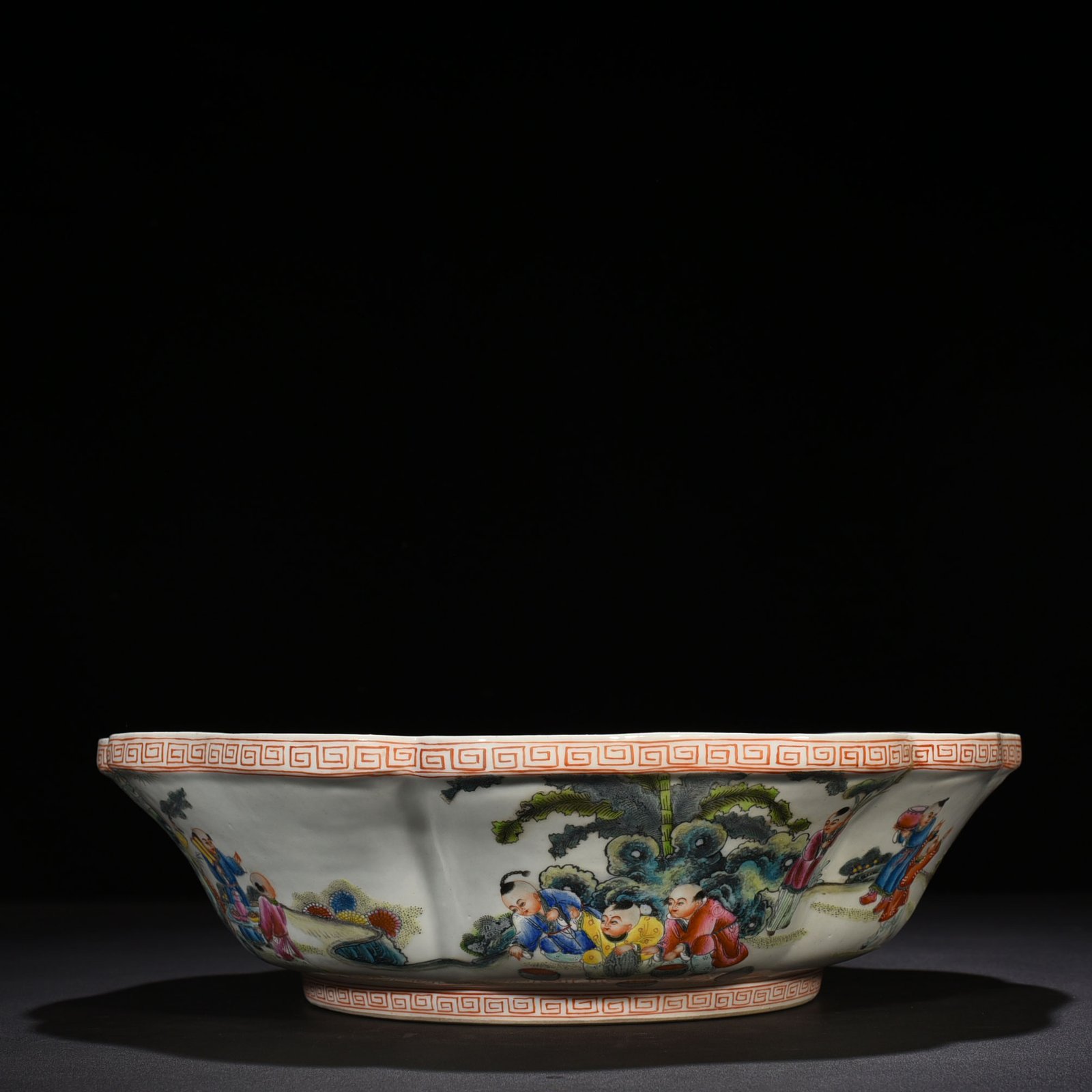 Qing Dynasty Yongzheng pastel baby play basin