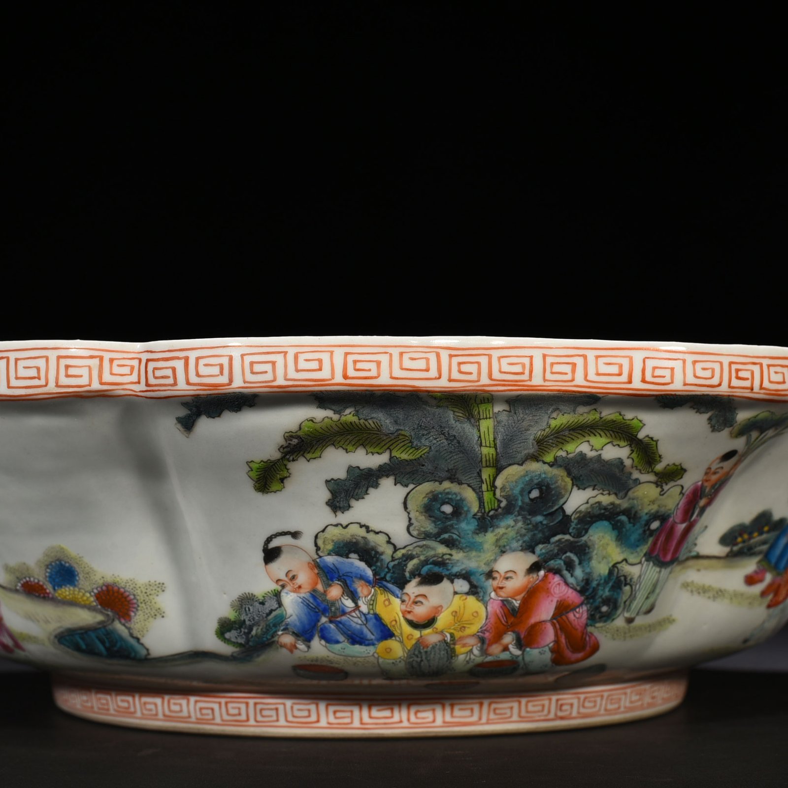 Qing Dynasty Yongzheng pastel baby play basin