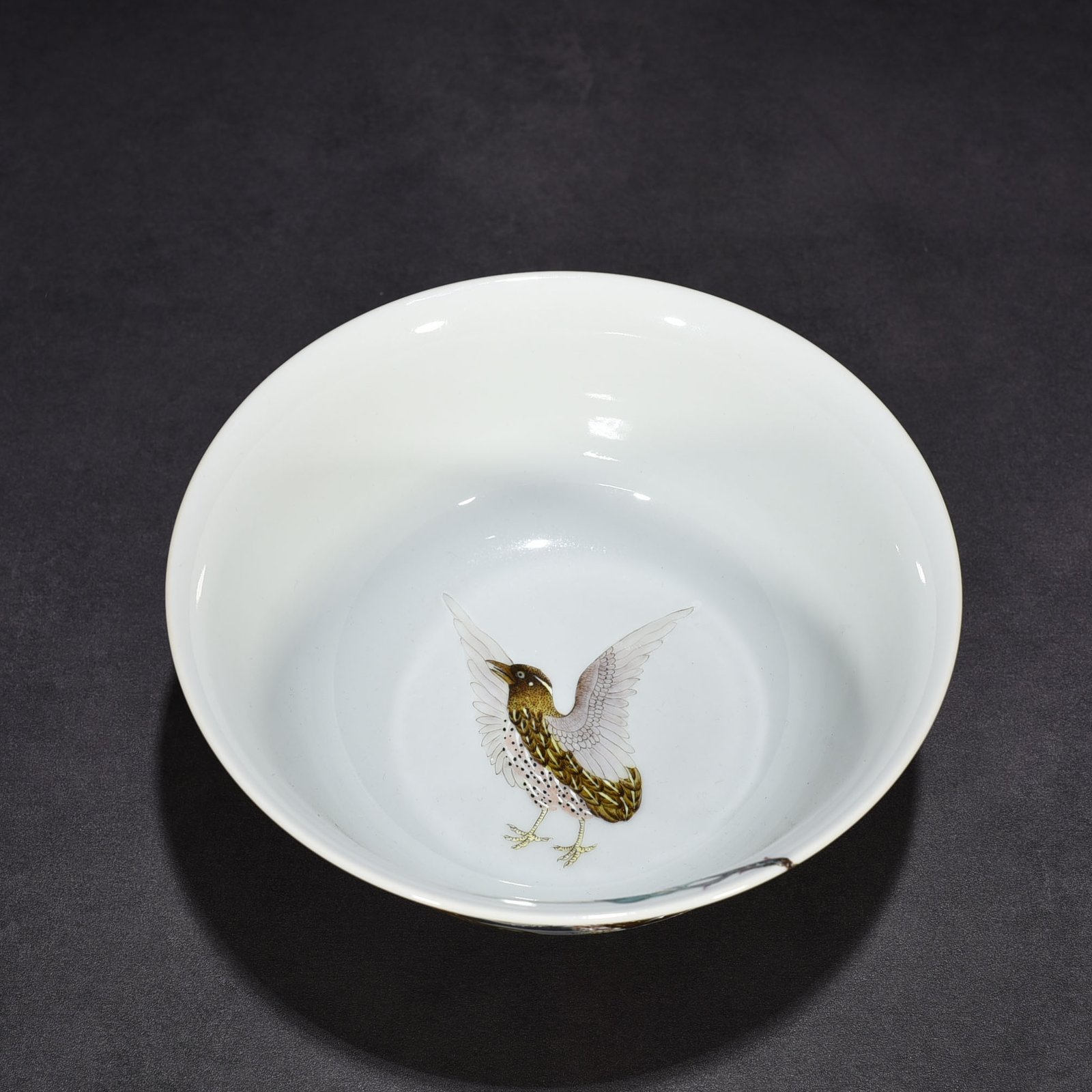 Qing Dynasty Yongzheng pastel bowl with live and work pattern