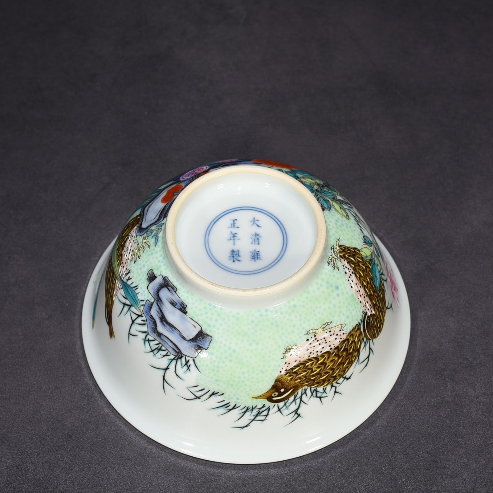 Qing Dynasty Yongzheng pastel bowl with live and work pattern